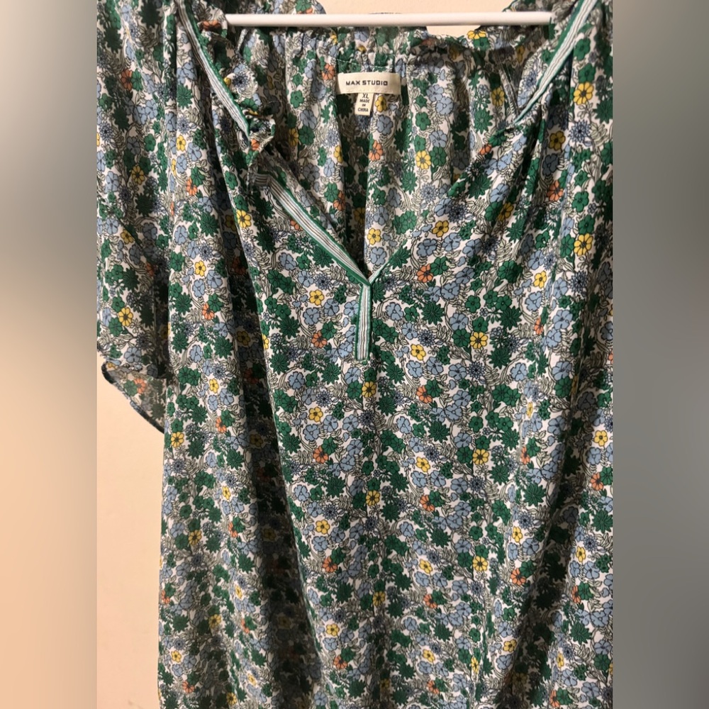 Max Studio Floral Green V-Neck Blouse
